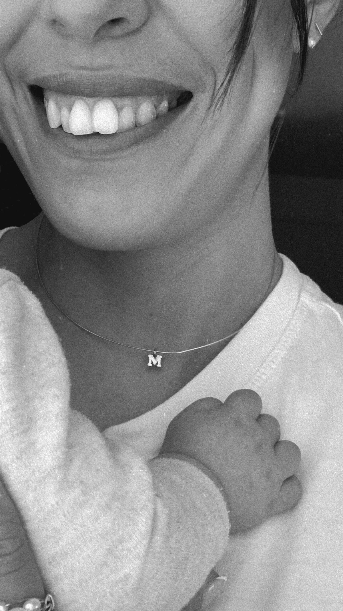 Collier jonc initial