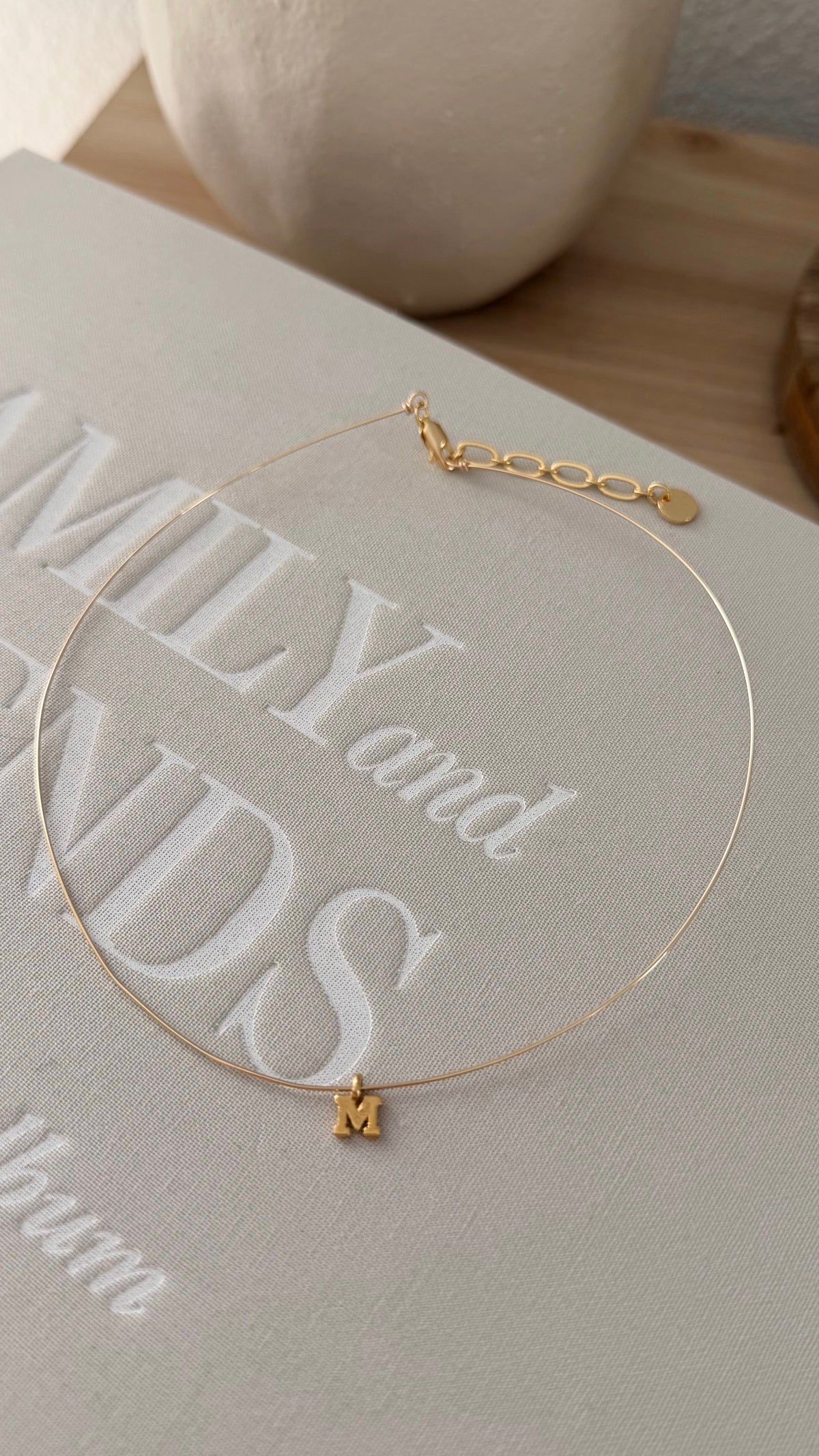 Collier jonc initial